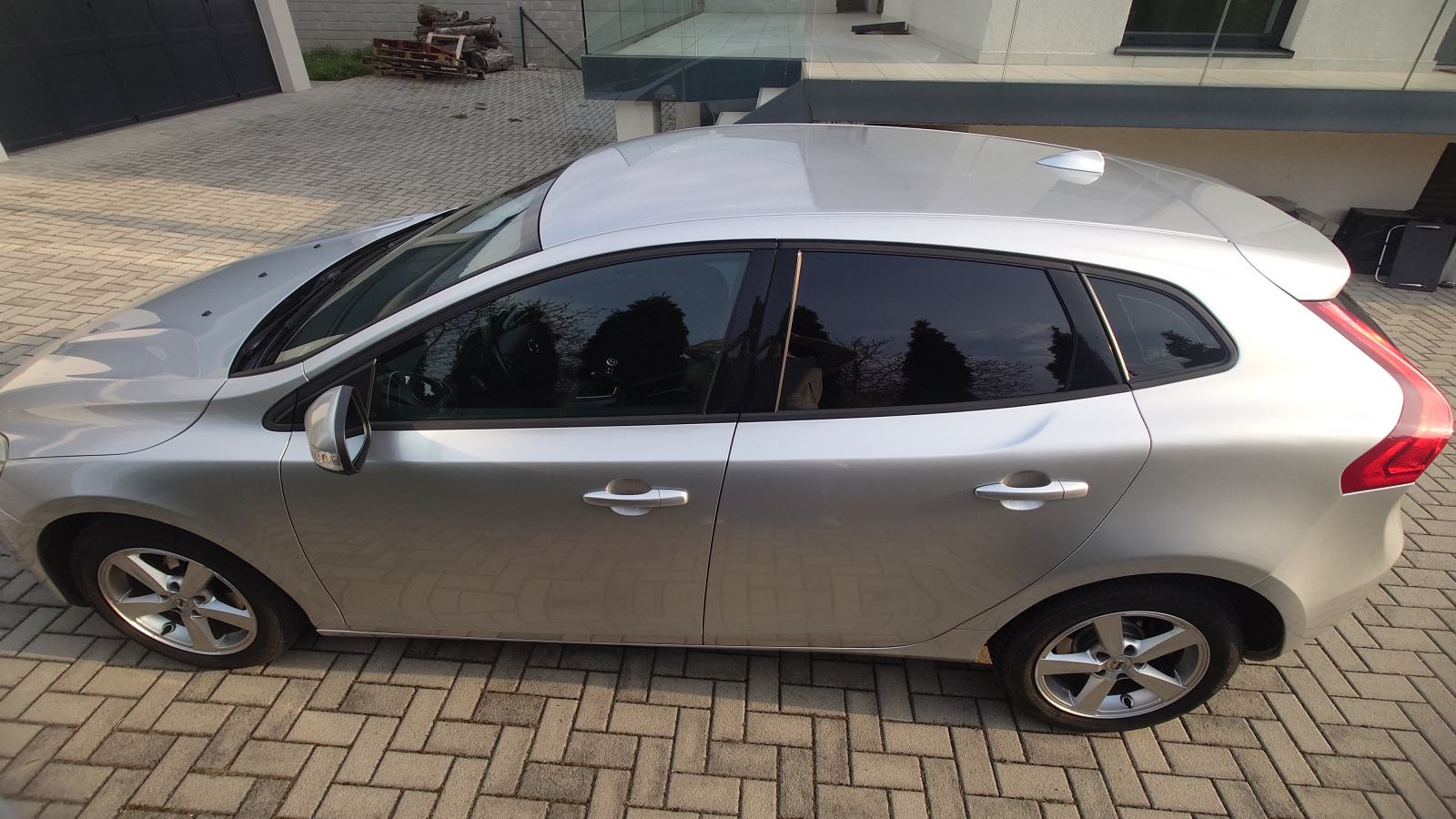 Volvo V40 D2, REGISTRIRAN DO 05/2027, fotografija 2