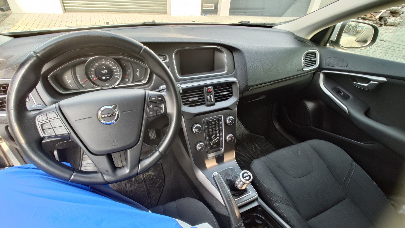 Volvo V40 D2, REGISTRIRAN DO 05/2027, fotografija 15