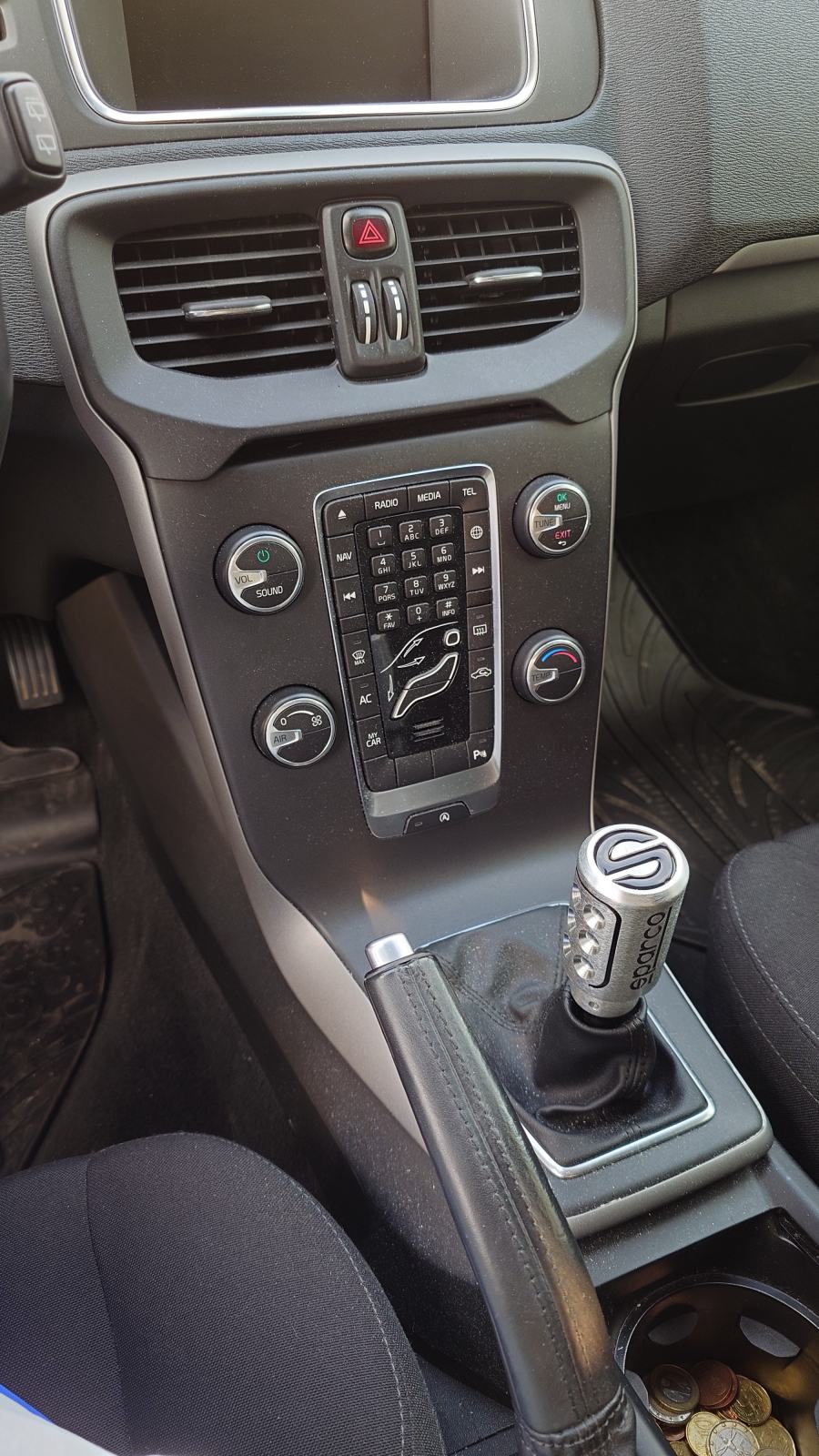 Volvo V40 D2, REGISTRIRAN DO 05/2027, fotografija 16