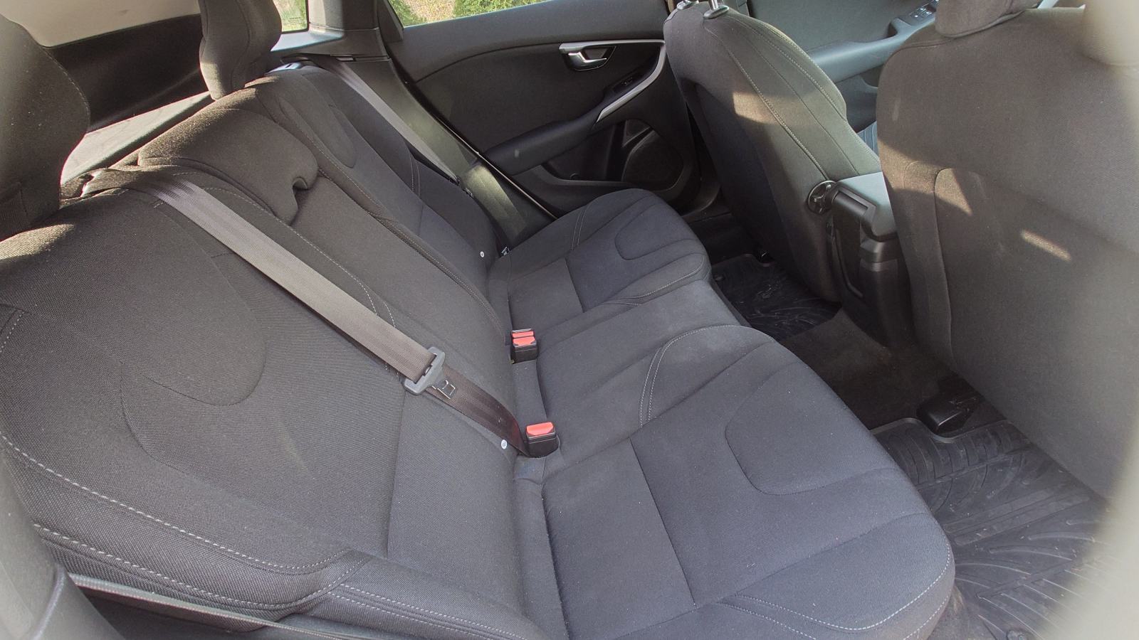 Volvo V40 D2, REGISTRIRAN DO 05/2027, fotografija 12