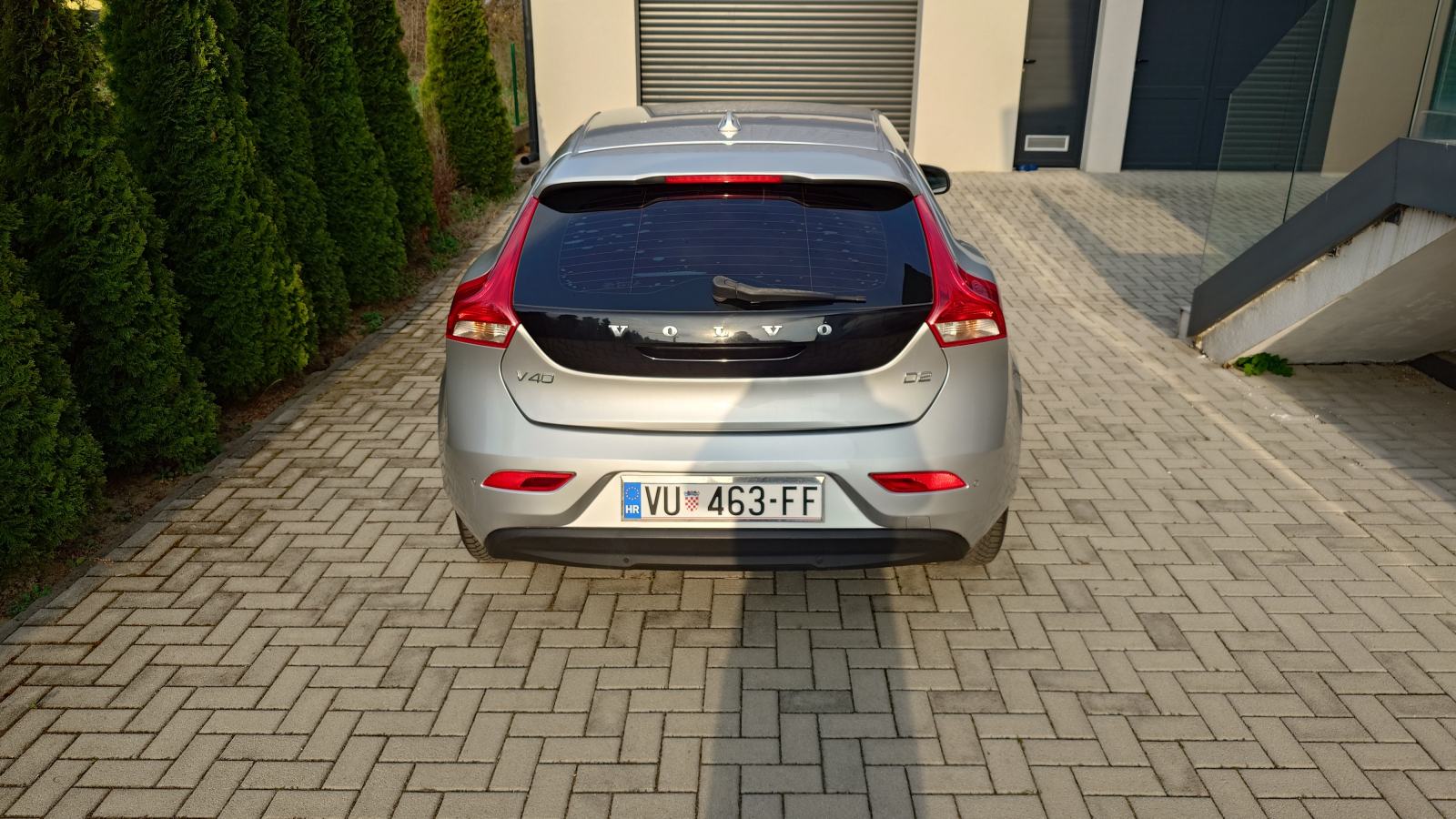 Volvo V40 D2, REGISTRIRAN DO 05/2027, fotografija 3
