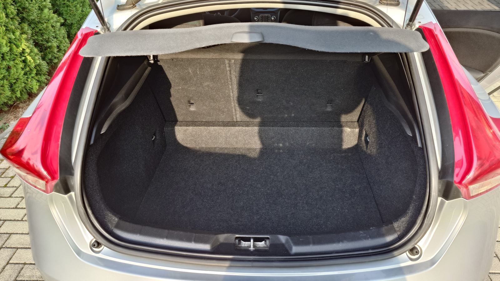 Volvo V40 D2, REGISTRIRAN DO 05/2027, fotografija 9