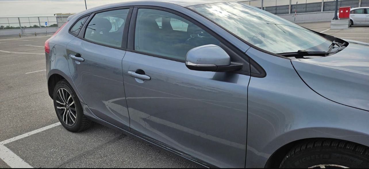 Volvo V40 D2, fotografija 3