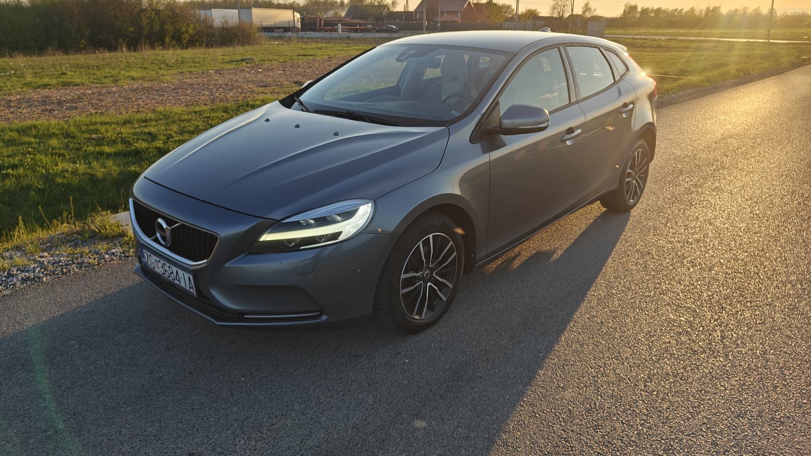 Volvo V40 D2, fotografija 1