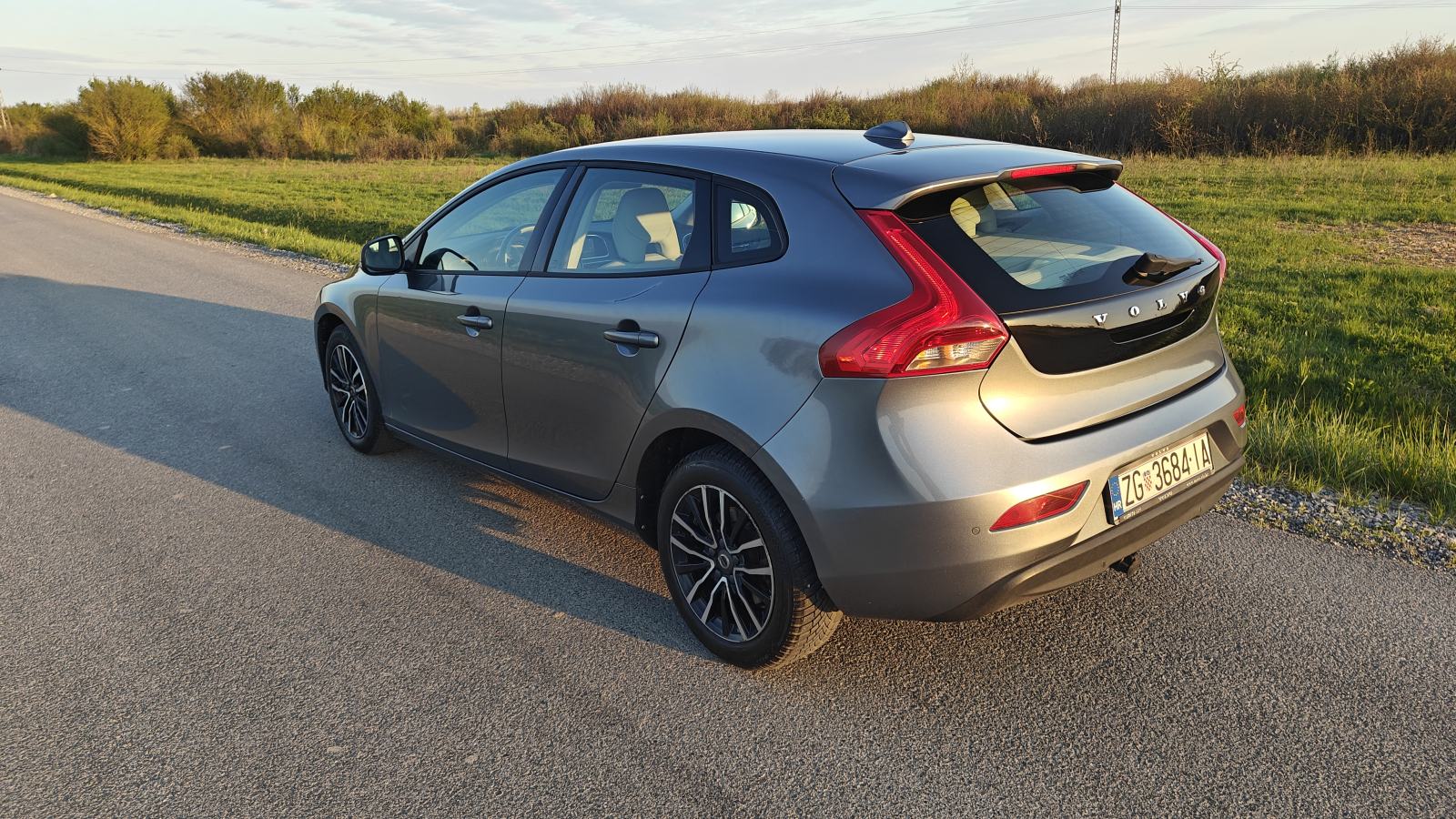 Volvo V40 D2, fotografija 2