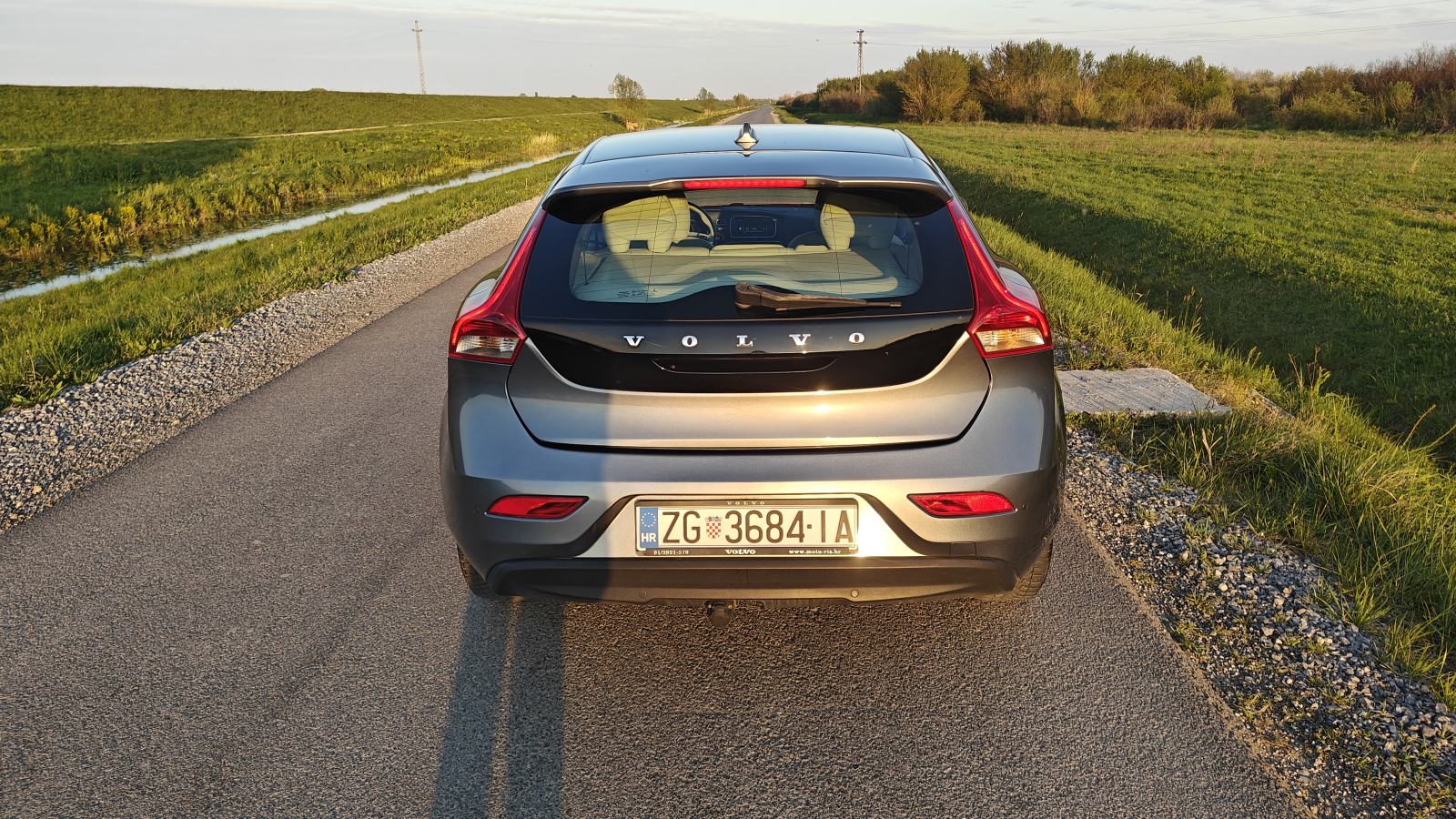 Volvo V40 D2, fotografija 3