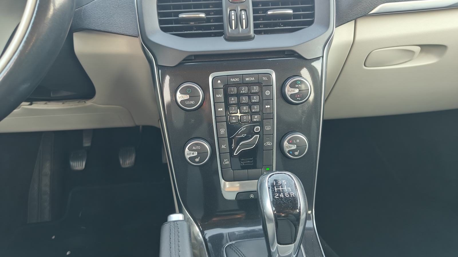 Volvo V40 D2, fotografija 6