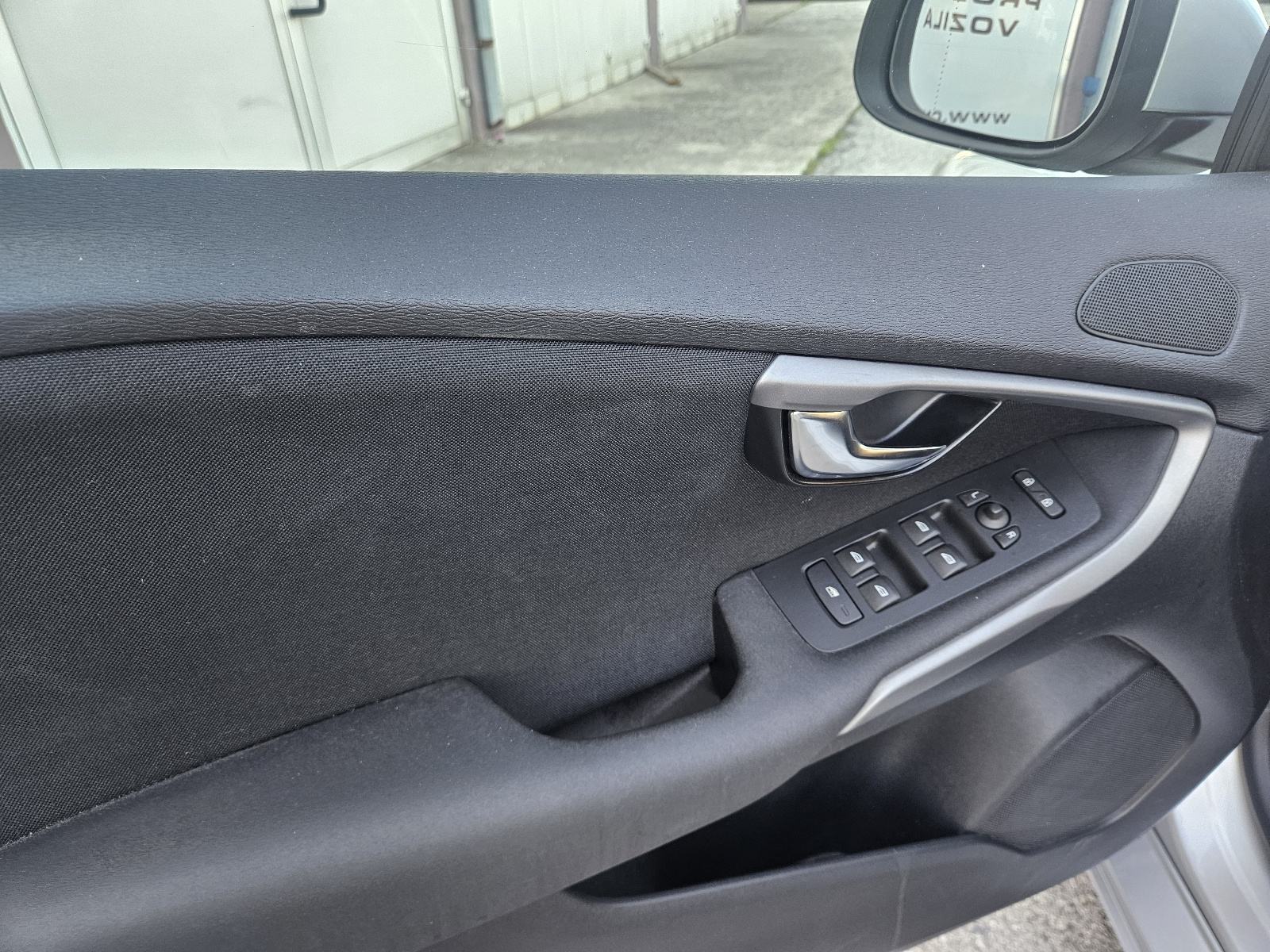 Volvo V40 D2, fotografija 12