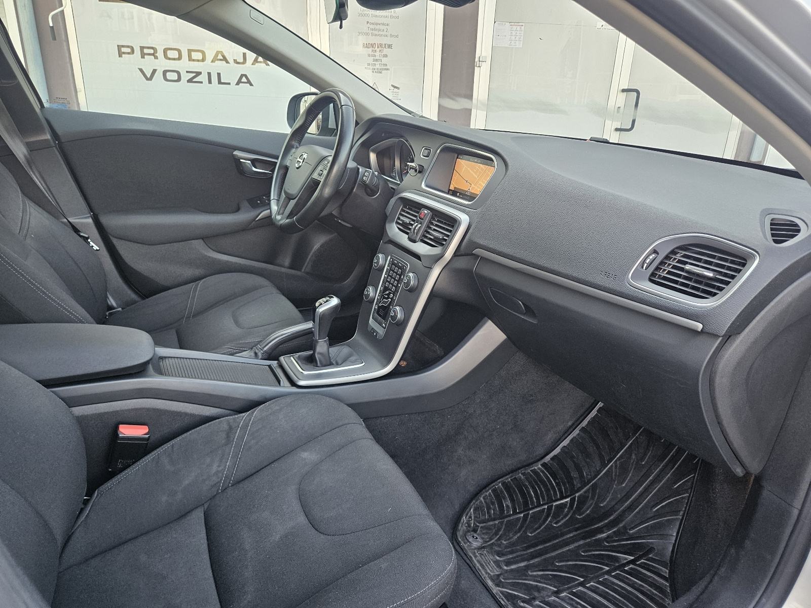 Volvo V40 D2, fotografija 18