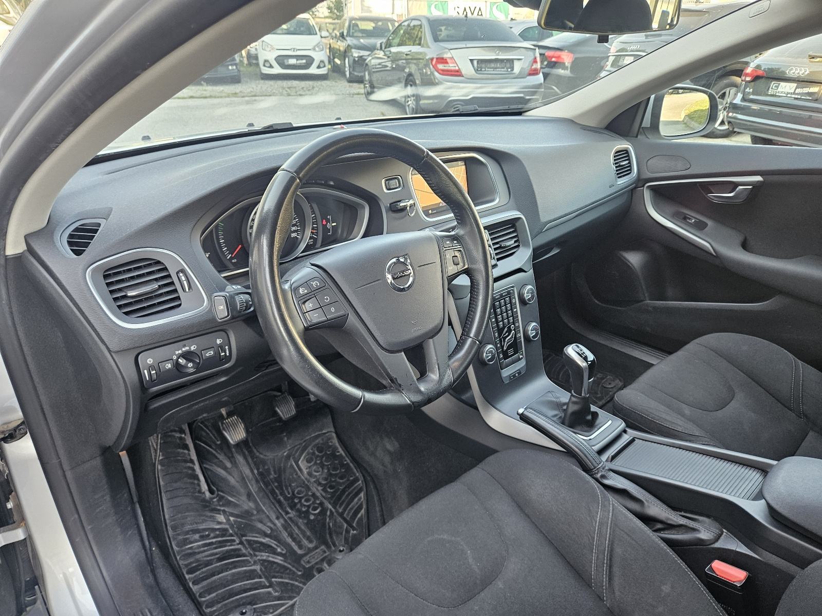 Volvo V40 D2, fotografija 13