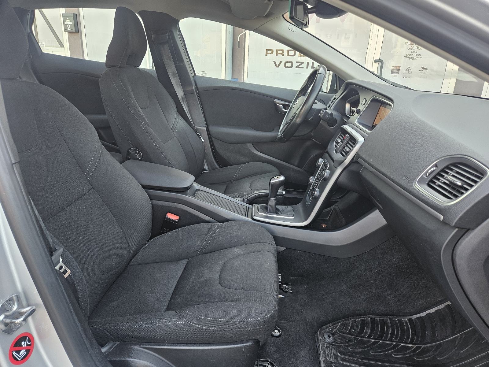 Volvo V40 D2, fotografija 17