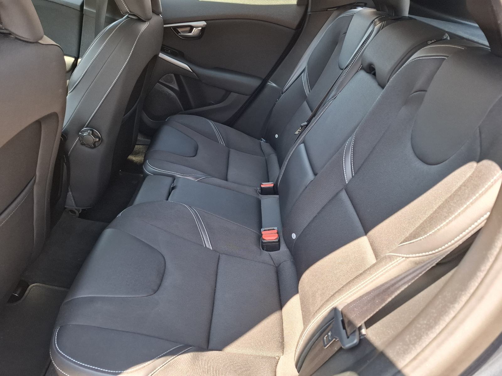 Volvo V40 D2, fotografija 12