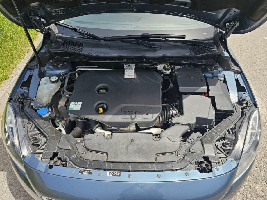 Volvo V40 D2, fotografija 12