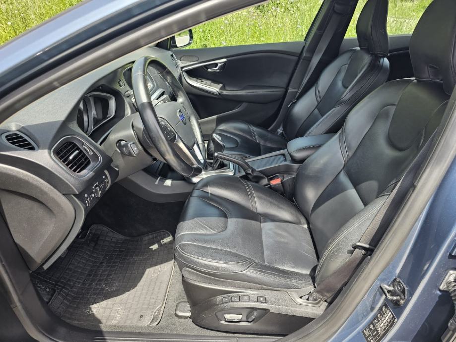 Volvo V40 D2, fotografija 14