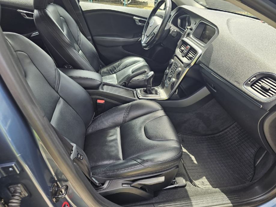 Volvo V40 D2, fotografija 6