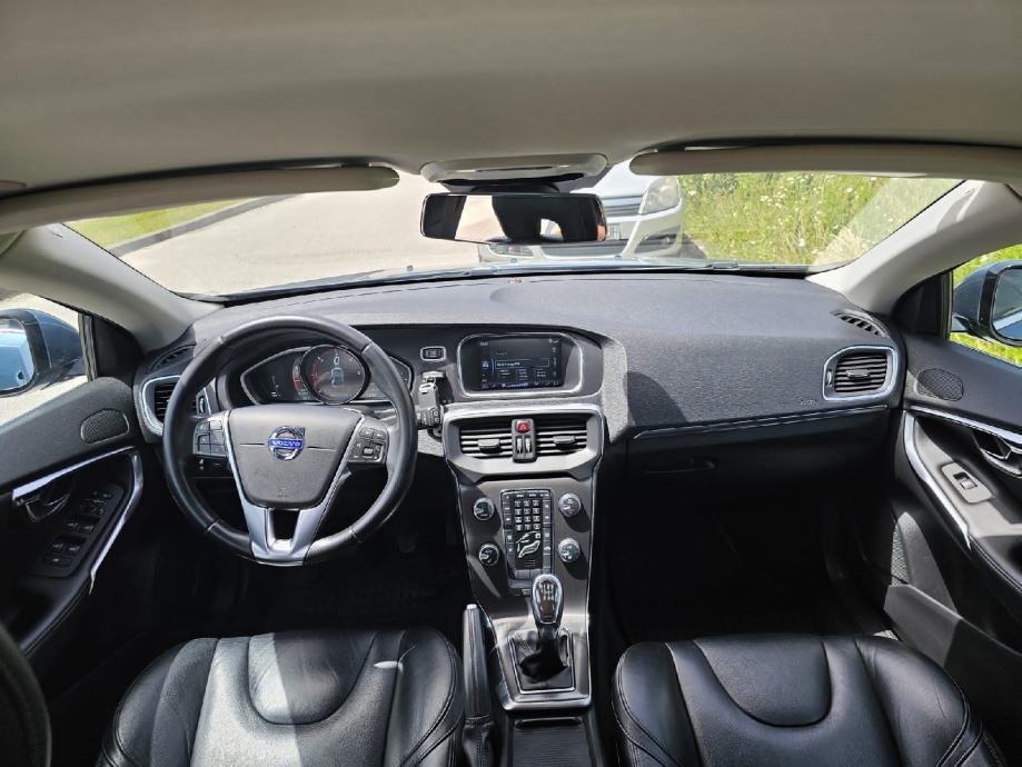 Volvo V40 D2, fotografija 3