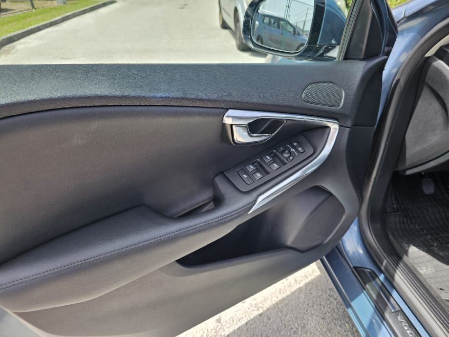 Volvo V40 D2, fotografija 16