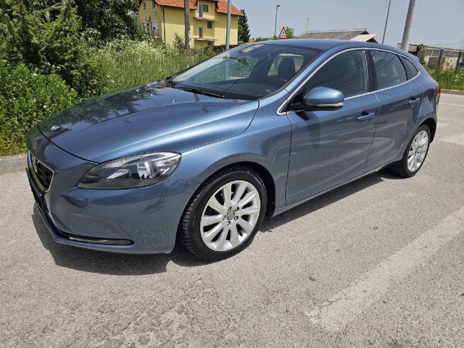 Volvo V40 D2, fotografija 2