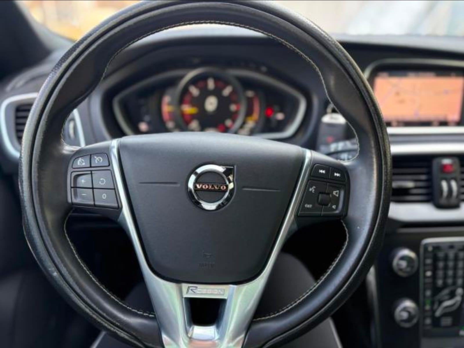 Volvo V40 D2 Sport R DESIGN - 2017G., fotografija 9
