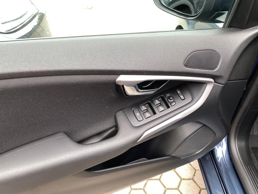 Volvo V40 D3 KINETIC AUTOMATIK, NAVI, TEMPOMAT, 4X GARANCIJA!!!, fotografija 16