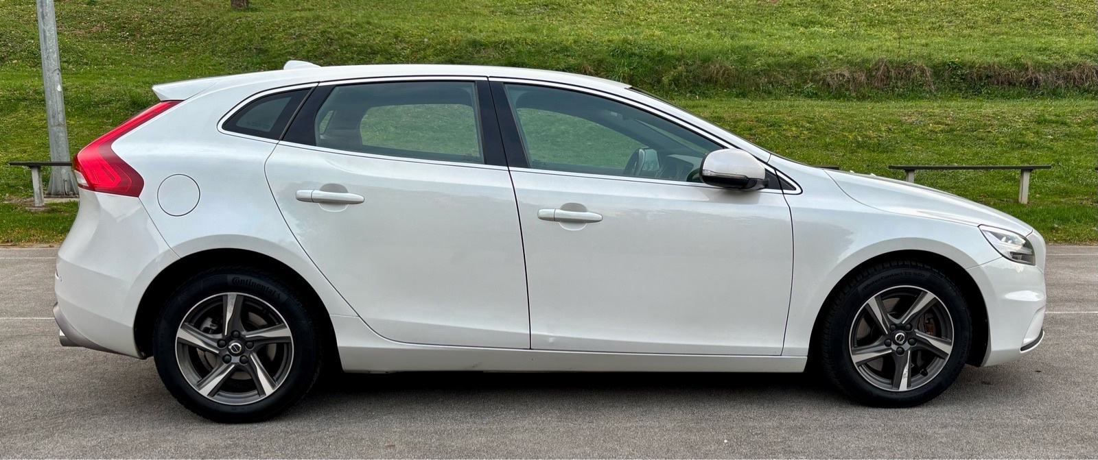 Volvo V40 D3 R-Design, Navi, Teilleder, Sitzheizung, Full...AKCIJA!!!, fotografija 9