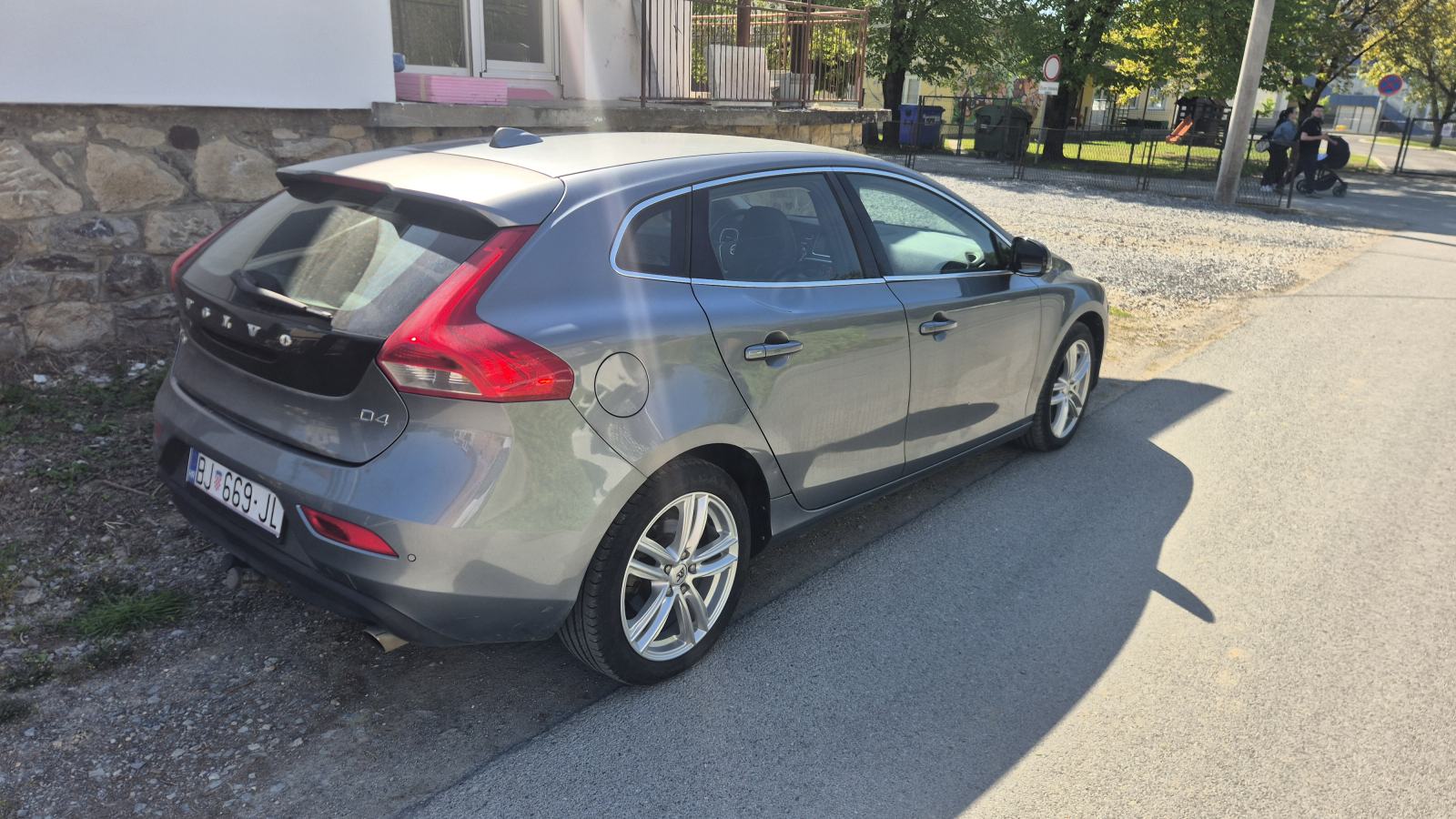 Volvo V40 D4, 140 KW/190KS, HARMAN/KARDON, REG 1 GOD, fotografija 3