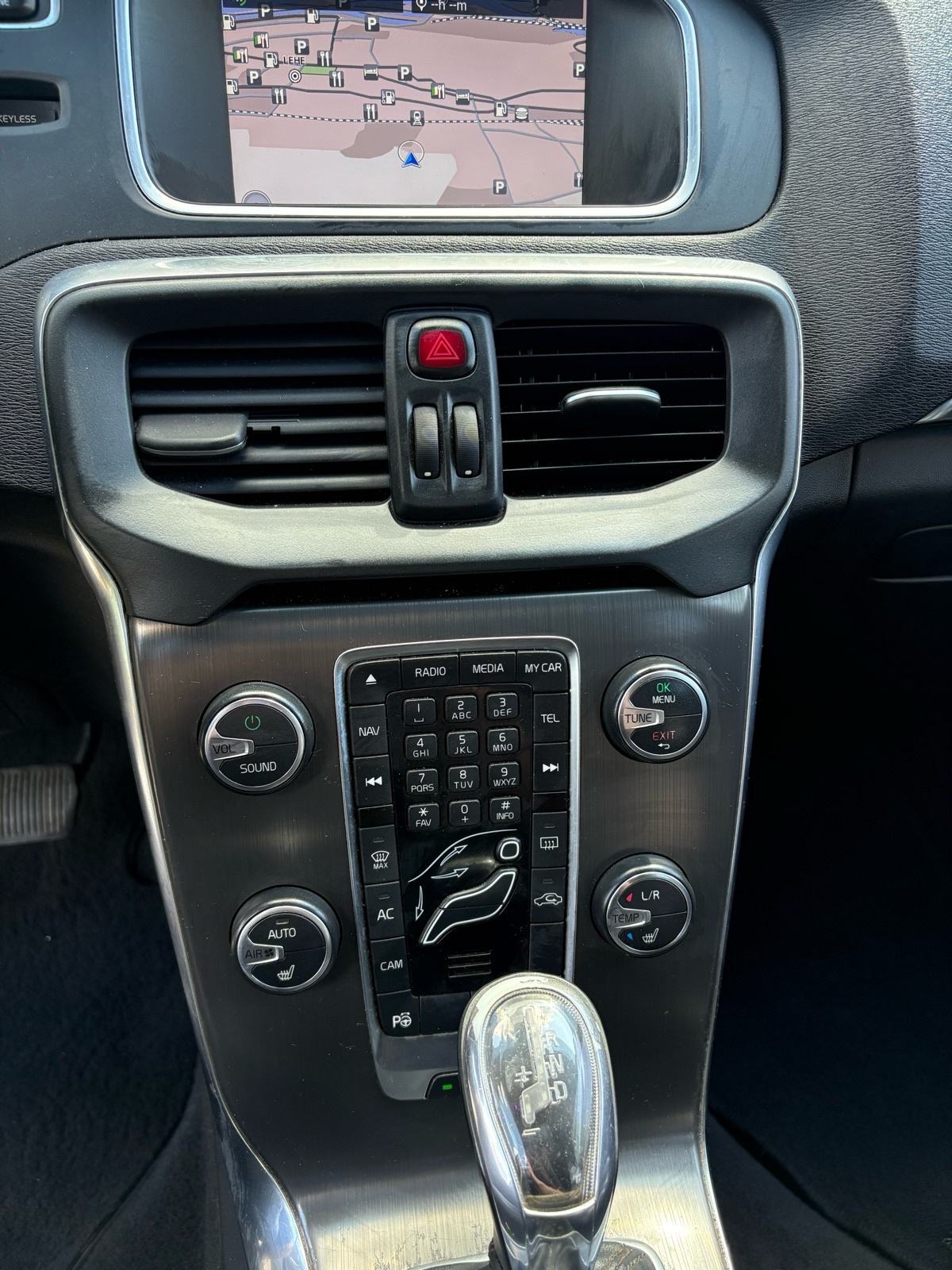 Volvo V40 D4 automatik, fotografija 12