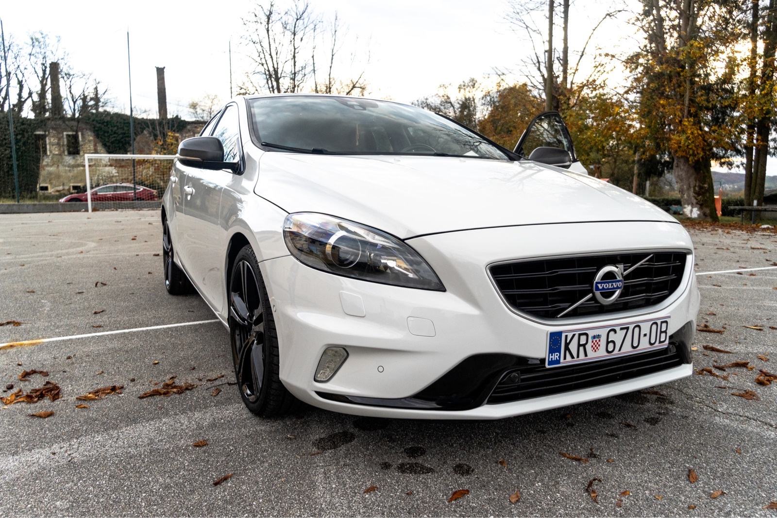 Volvo V40 D4 R-DESIGN + CARBON EDITION, fotografija 6