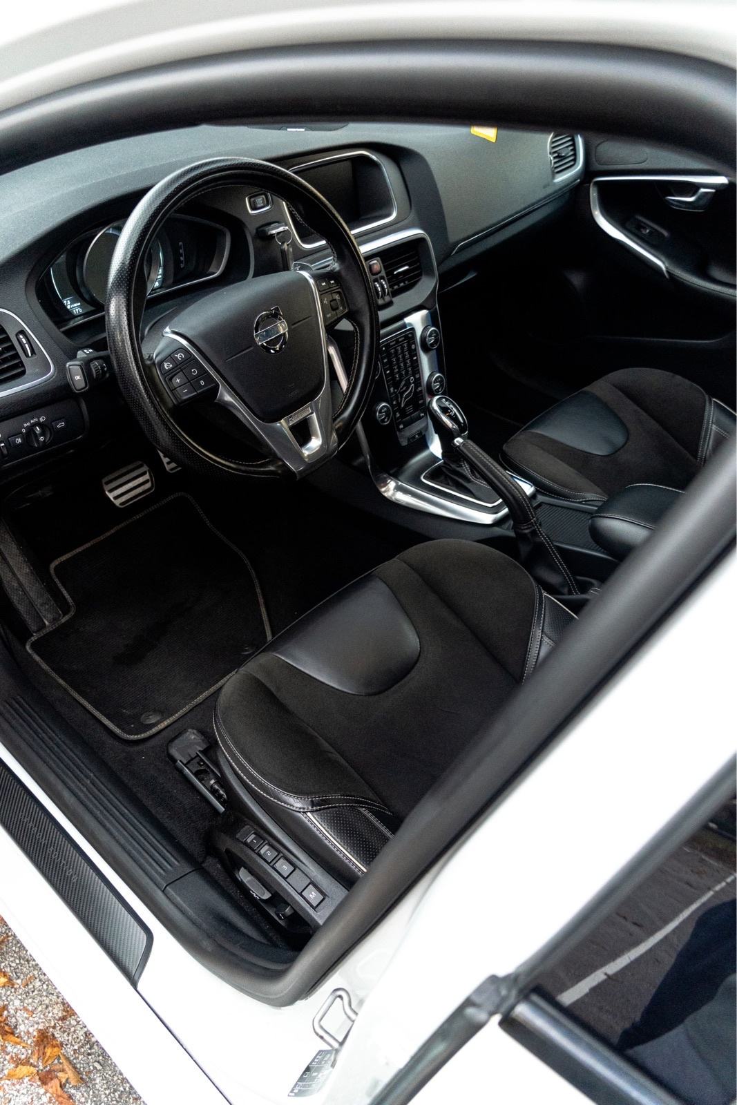 Volvo V40 D4 R-DESIGN + CARBON EDITION, fotografija 10