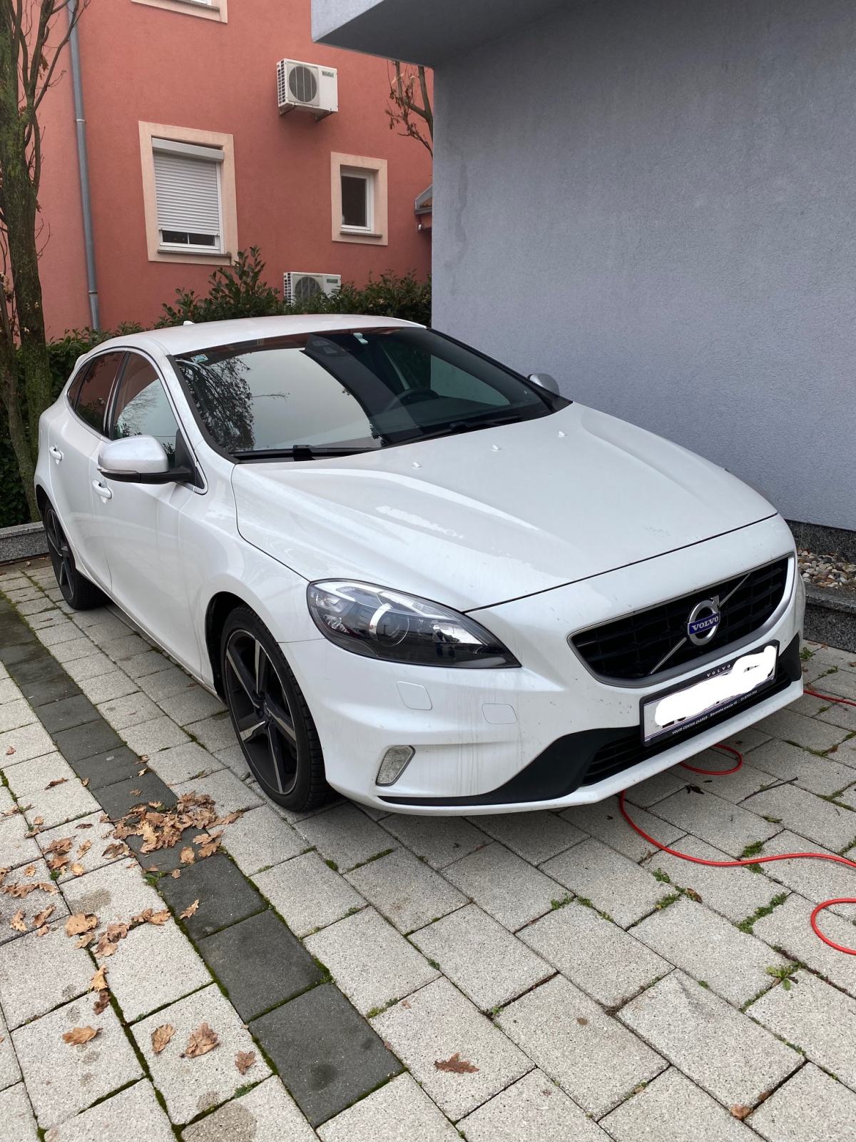 Volvo V40 D4 R-design, 2015 god.