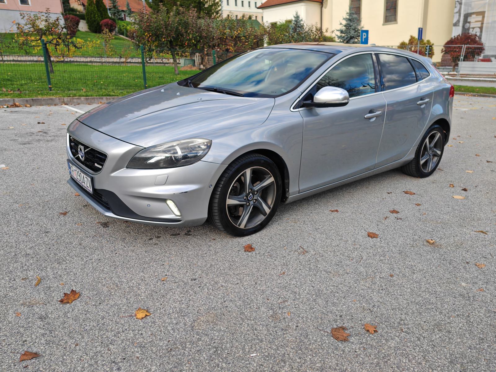 Volvo V40 D4, fotografija 2