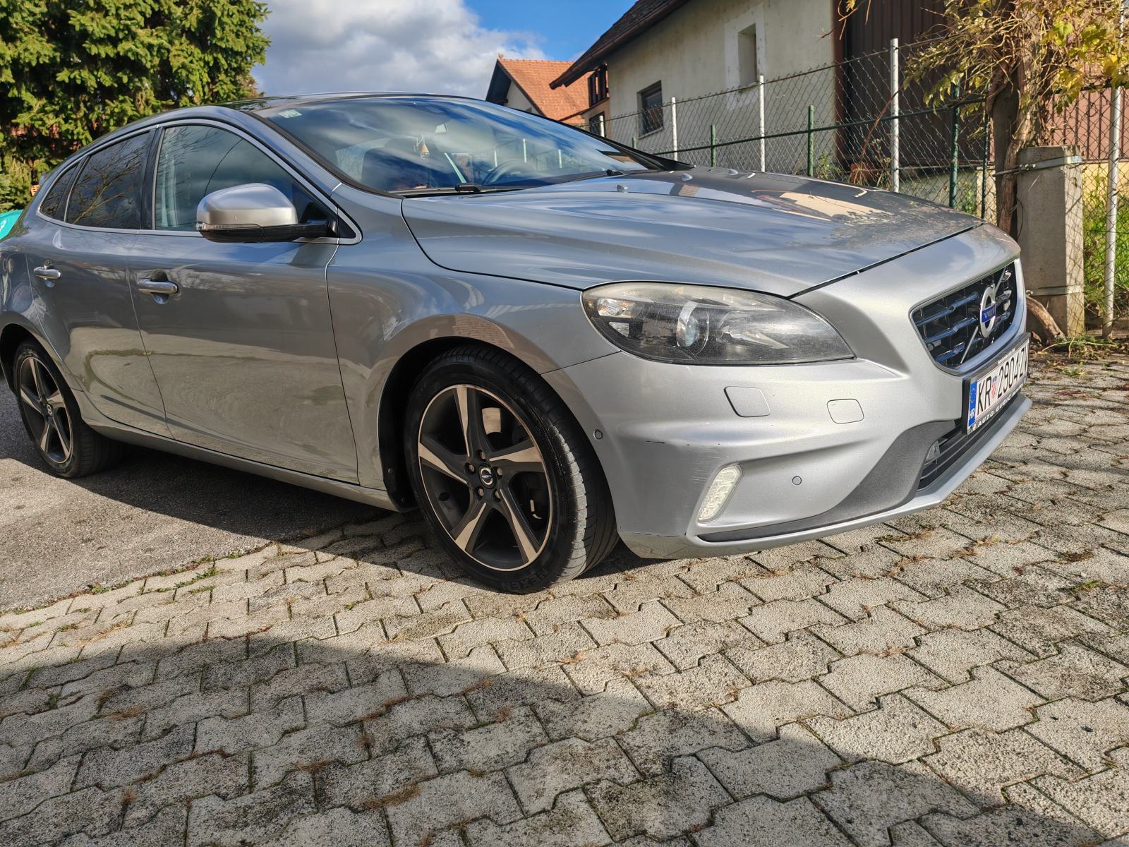 Volvo V40 D4, fotografija 11
