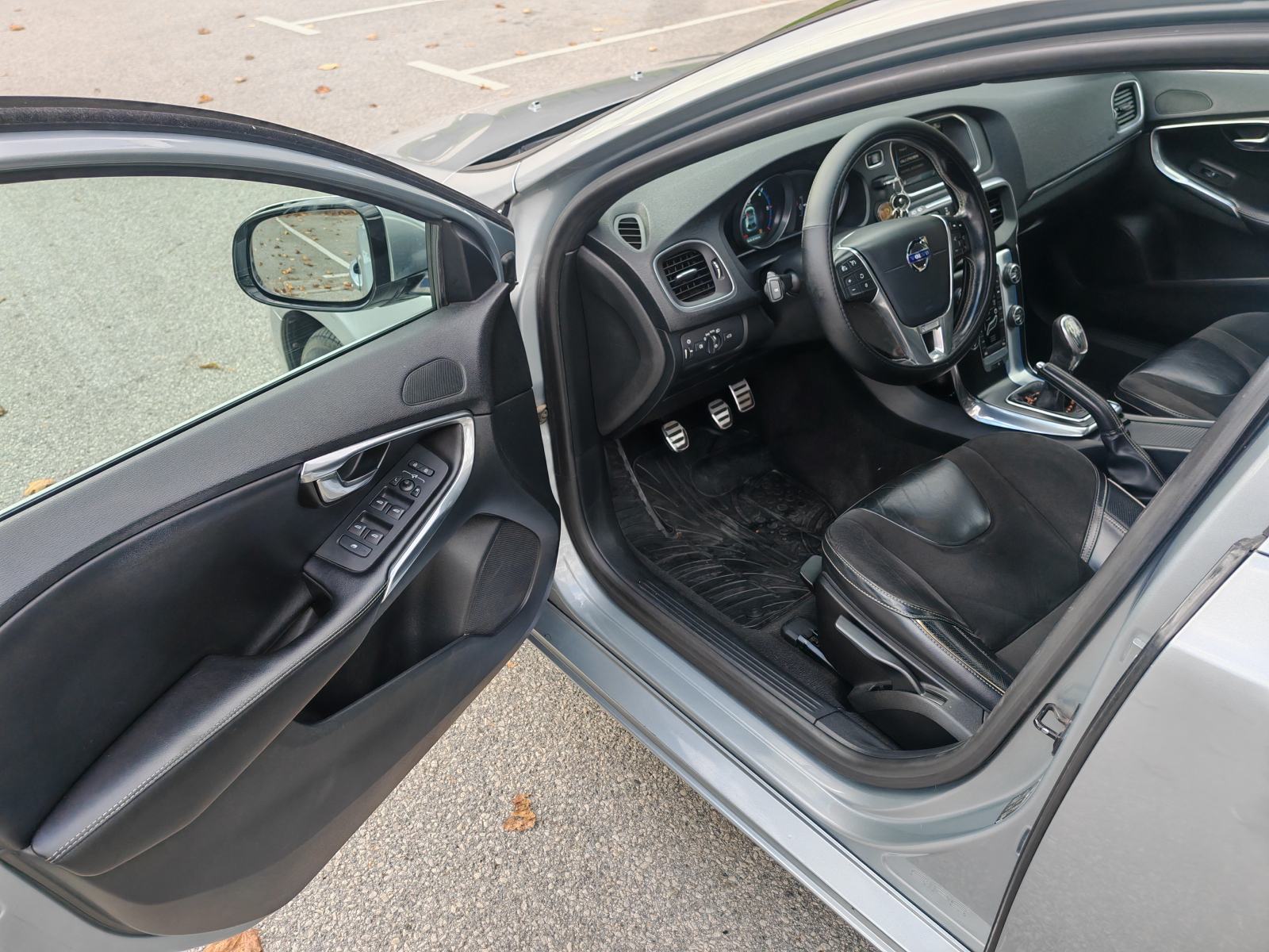 Volvo V40 D4, fotografija 13