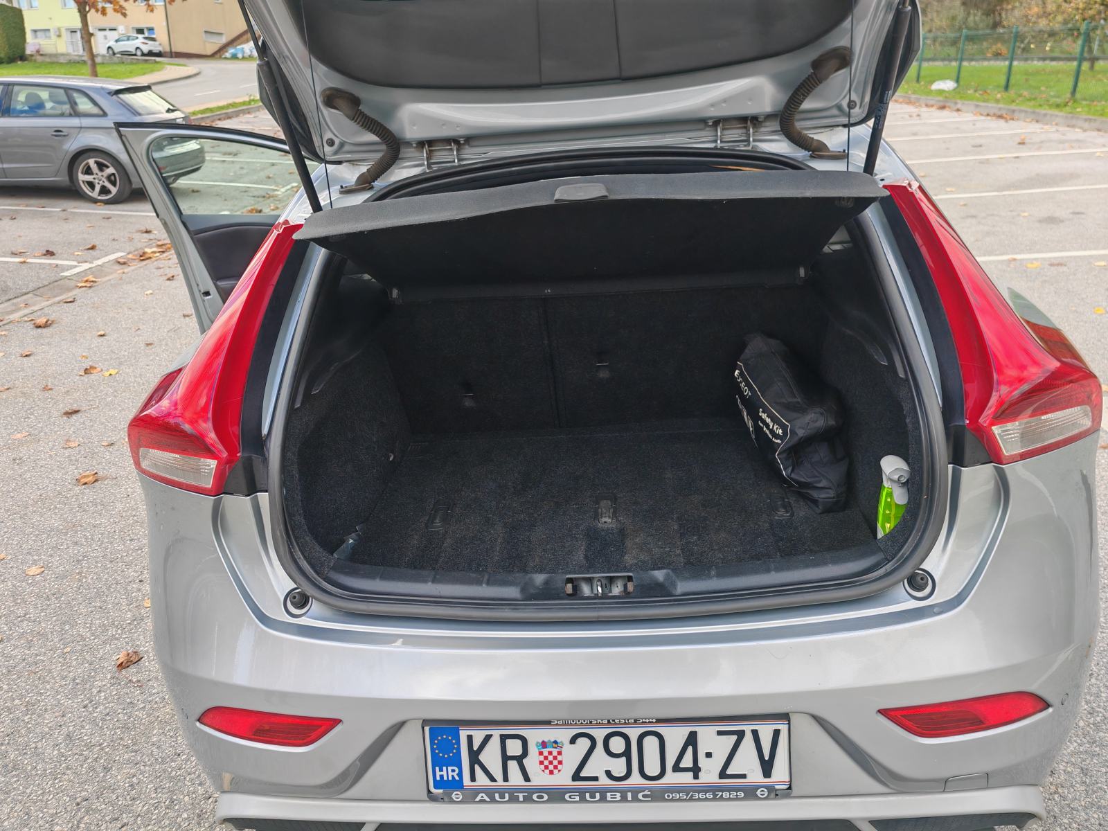 Volvo V40 D4, fotografija 14