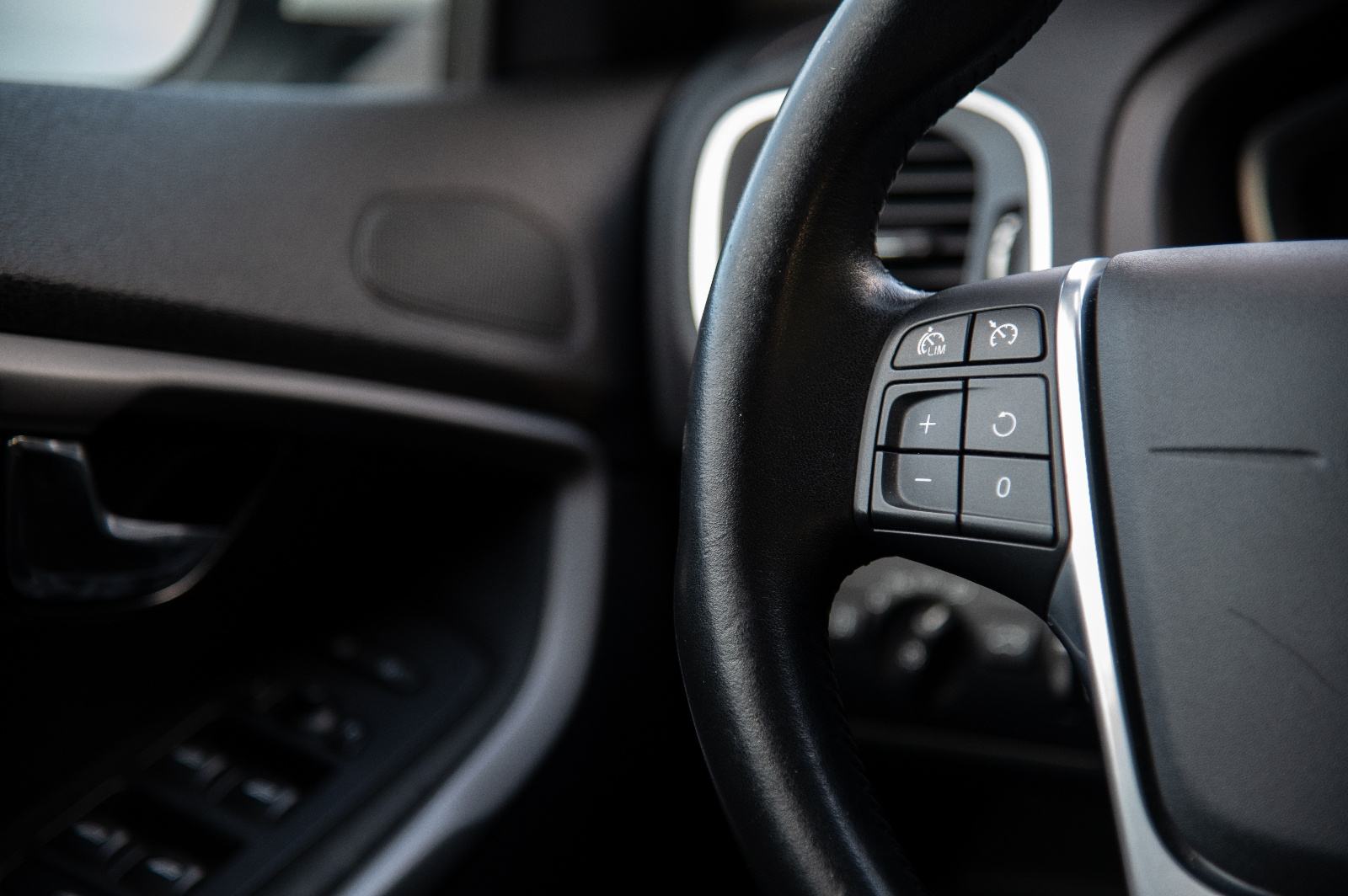 Volvo V40 D4 2.0 Diesel, fotografija 7