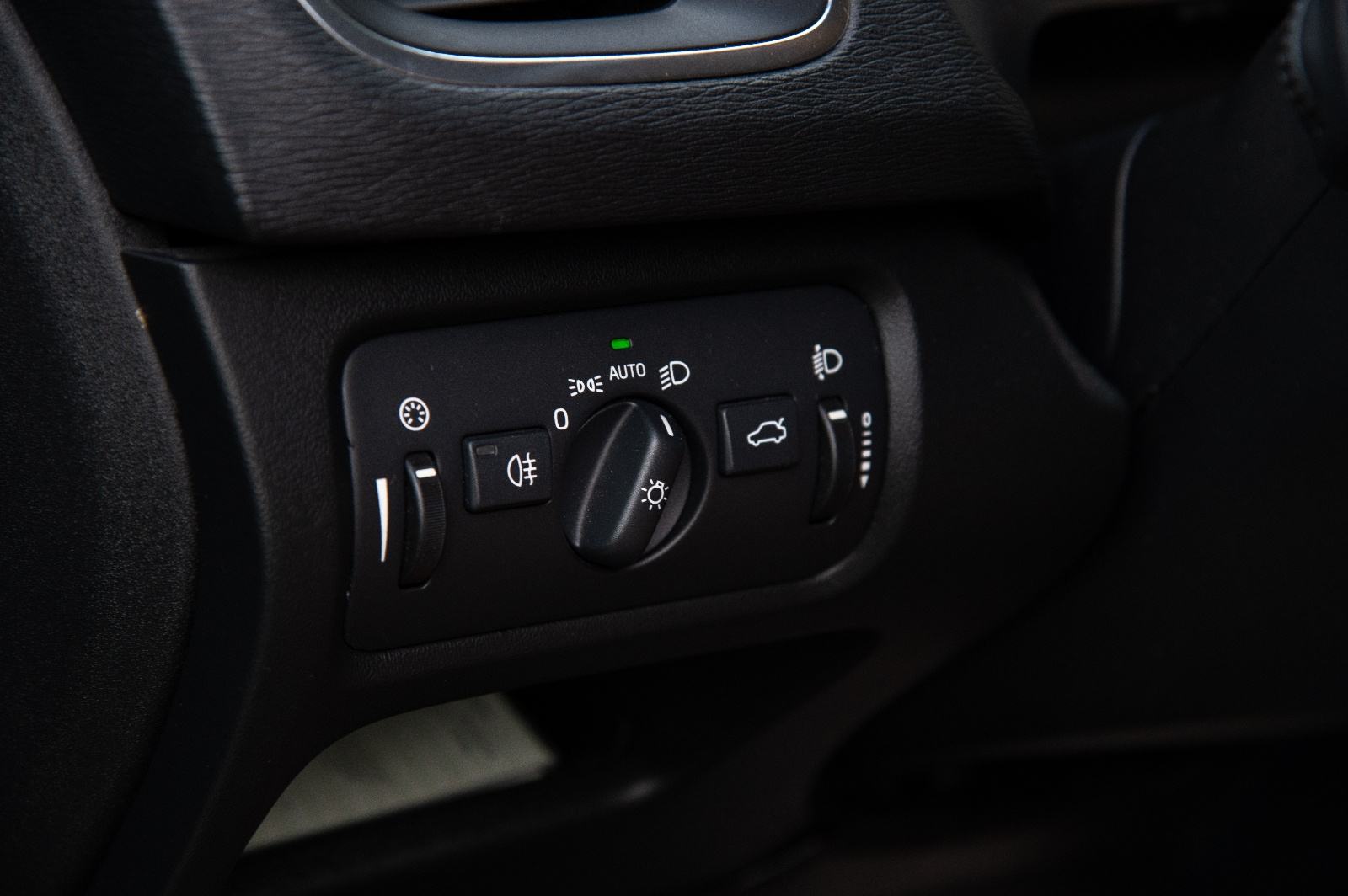 Volvo V40 D4 2.0 Diesel, fotografija 12