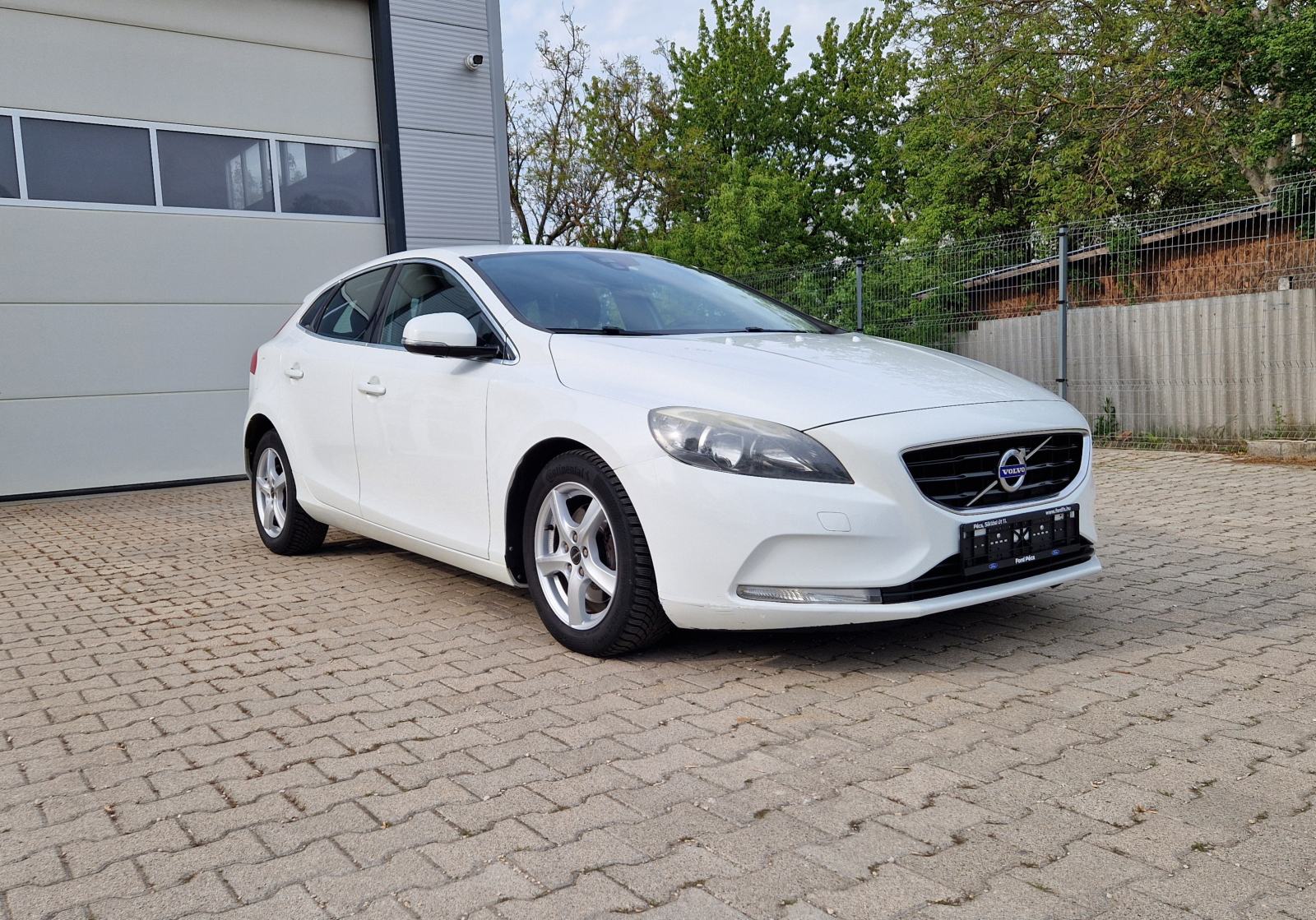 Volvo V40 T2 1.6 Momentum, fotografija 3