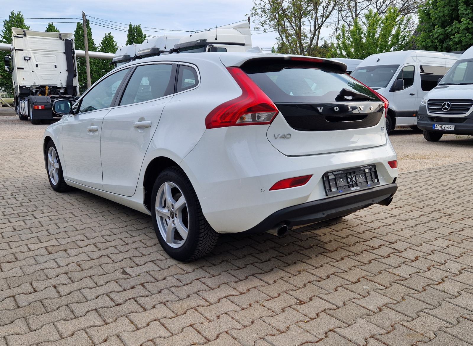 Volvo V40 T2 1.6 Momentum, fotografija 6