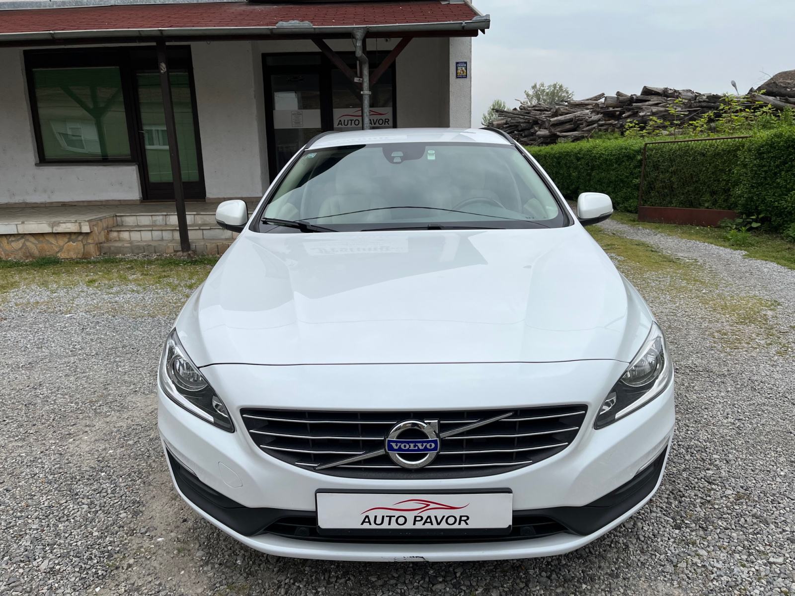 Volvo V60 2,0 D3 alu 17 aut.klima navigacija koža reg 12/2026, fotografija 2