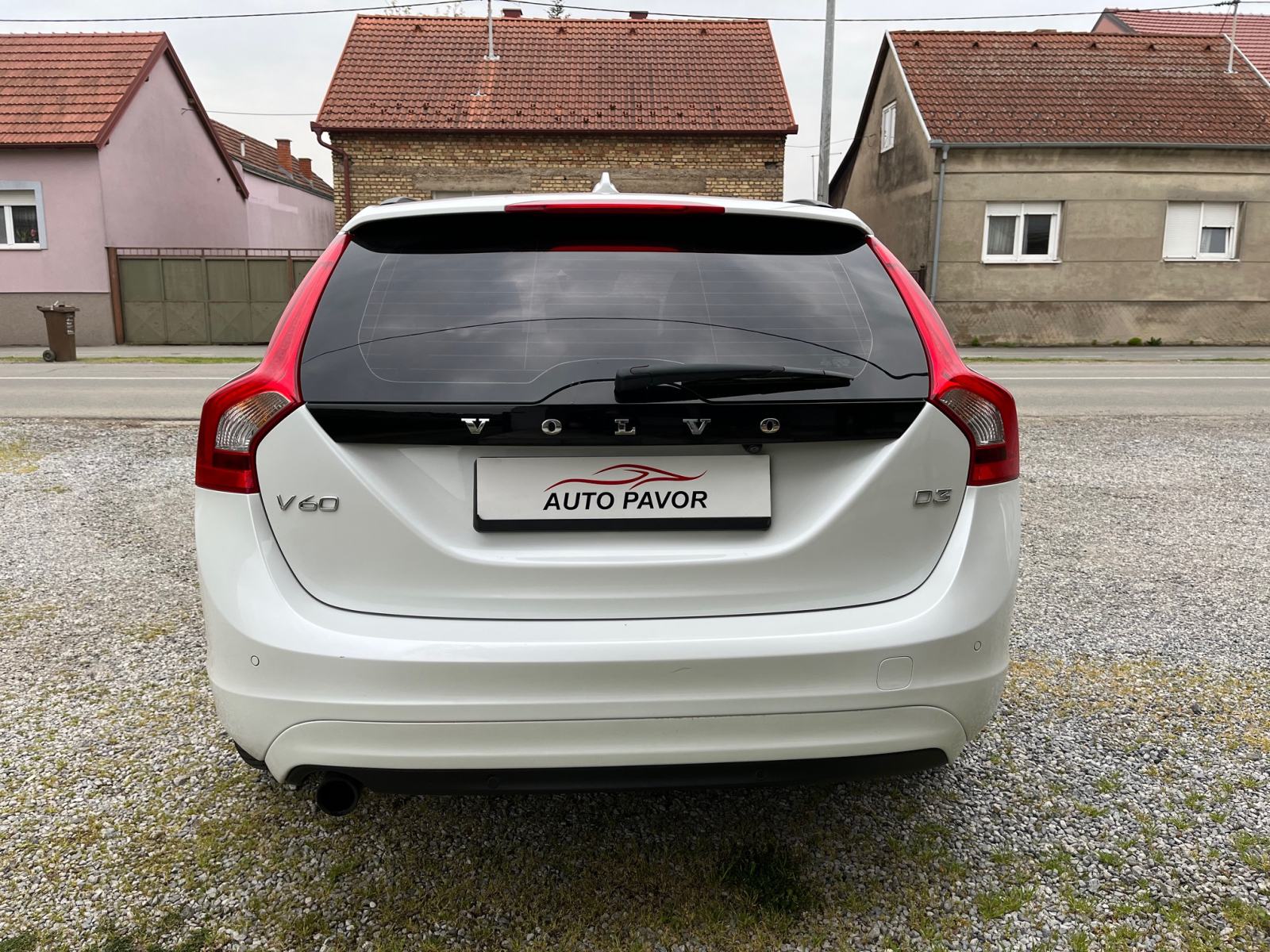 Volvo V60 2,0 D3 alu 17 aut.klima navigacija koža reg 12/2026, fotografija 5