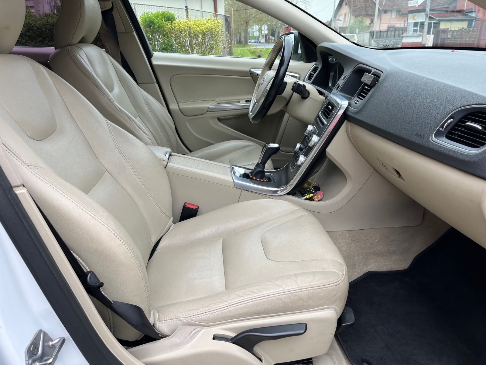 Volvo V60 2,0 D3 alu 17 aut.klima navigacija koža reg 12/2026, fotografija 14