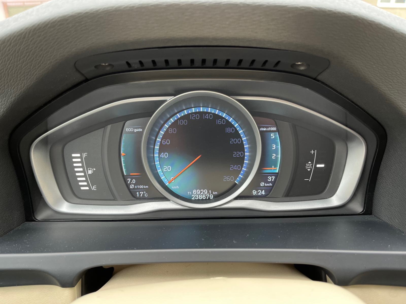 Volvo V60 2,0 D3 alu 17 aut.klima navigacija koža reg 12/2026, fotografija 16