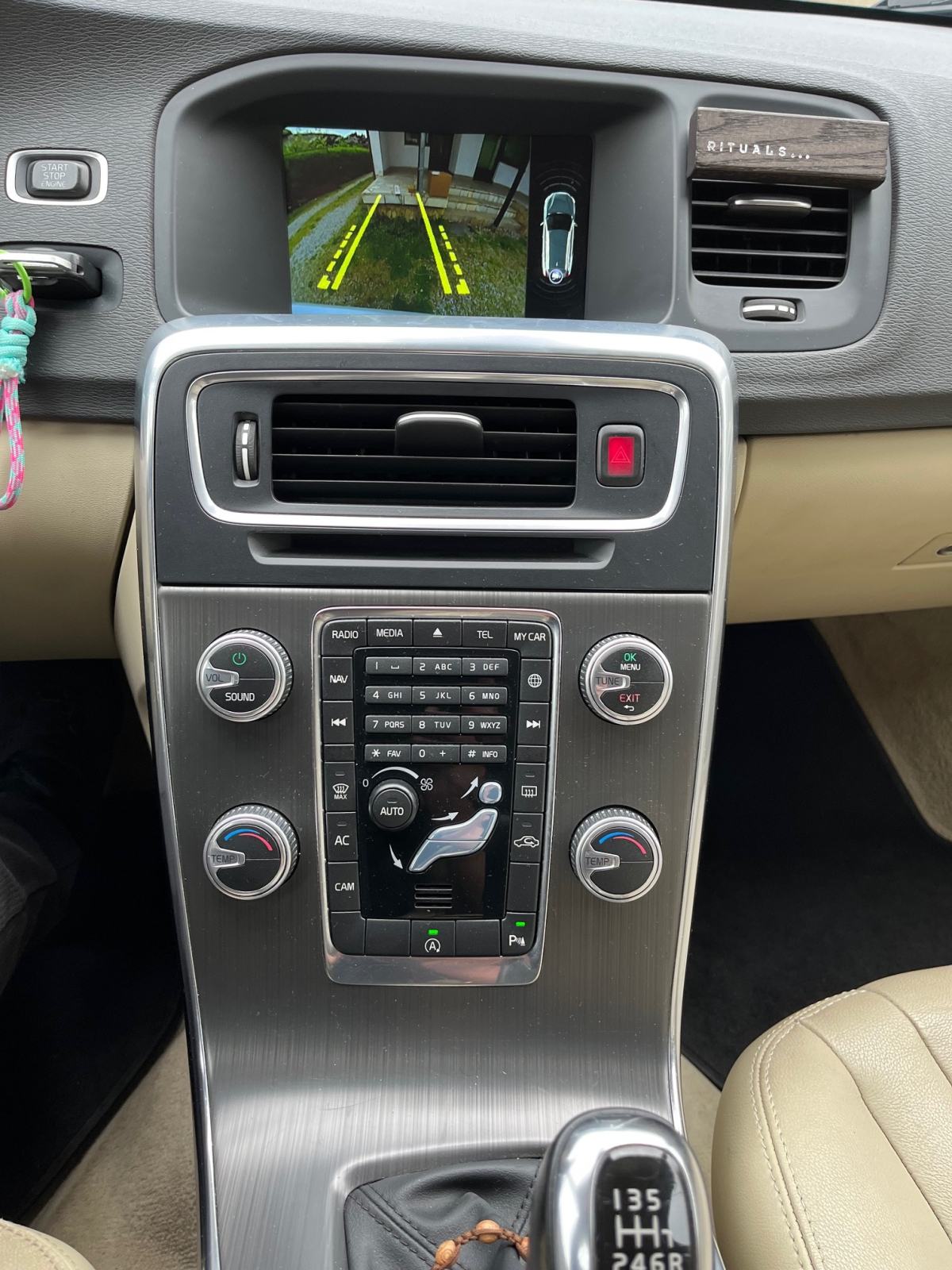 Volvo V60 2,0 D3 alu 17 aut.klima navigacija koža reg 12/2026, fotografija 18