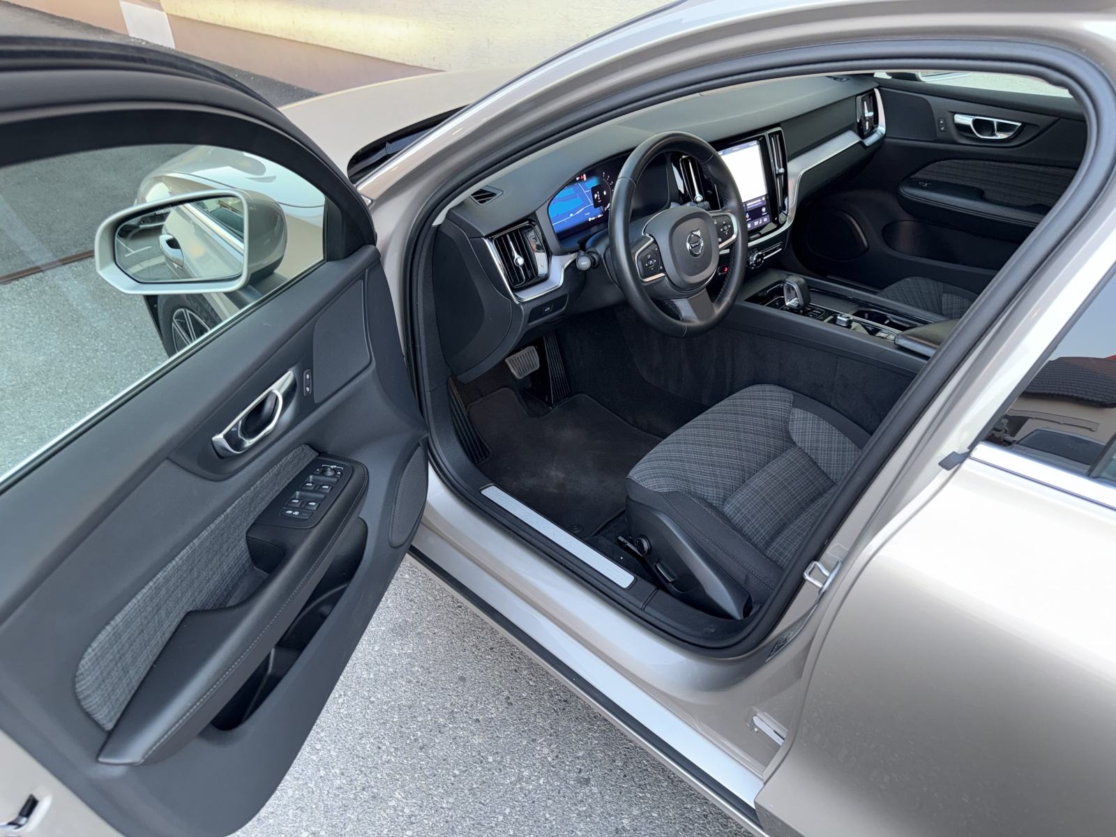 Volvo V60 2.0 D4,2023.god.NAVI,LED,VIRTUAL,,KAMERA,SERVISNA!!u PDV-u…, fotografija 9