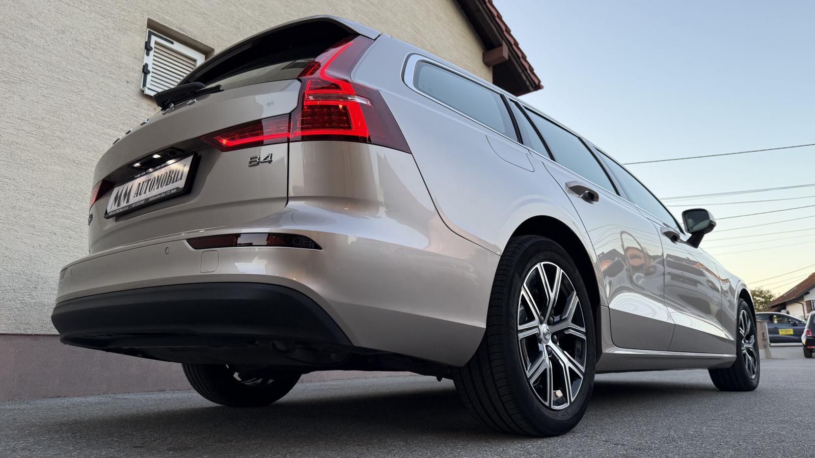 Volvo V60 2.0 D4,2023.god.NAVI,LED,VIRTUAL,,KAMERA,SERVISNA!!u PDV-u…, fotografija 16