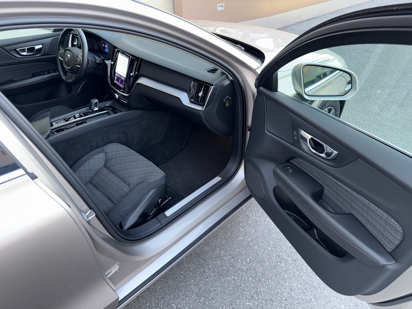 Volvo V60 2.0 D4,2023.god.NAVI,LED,VIRTUAL,,KAMERA,SERVISNA!!u PDV-u…, fotografija 10
