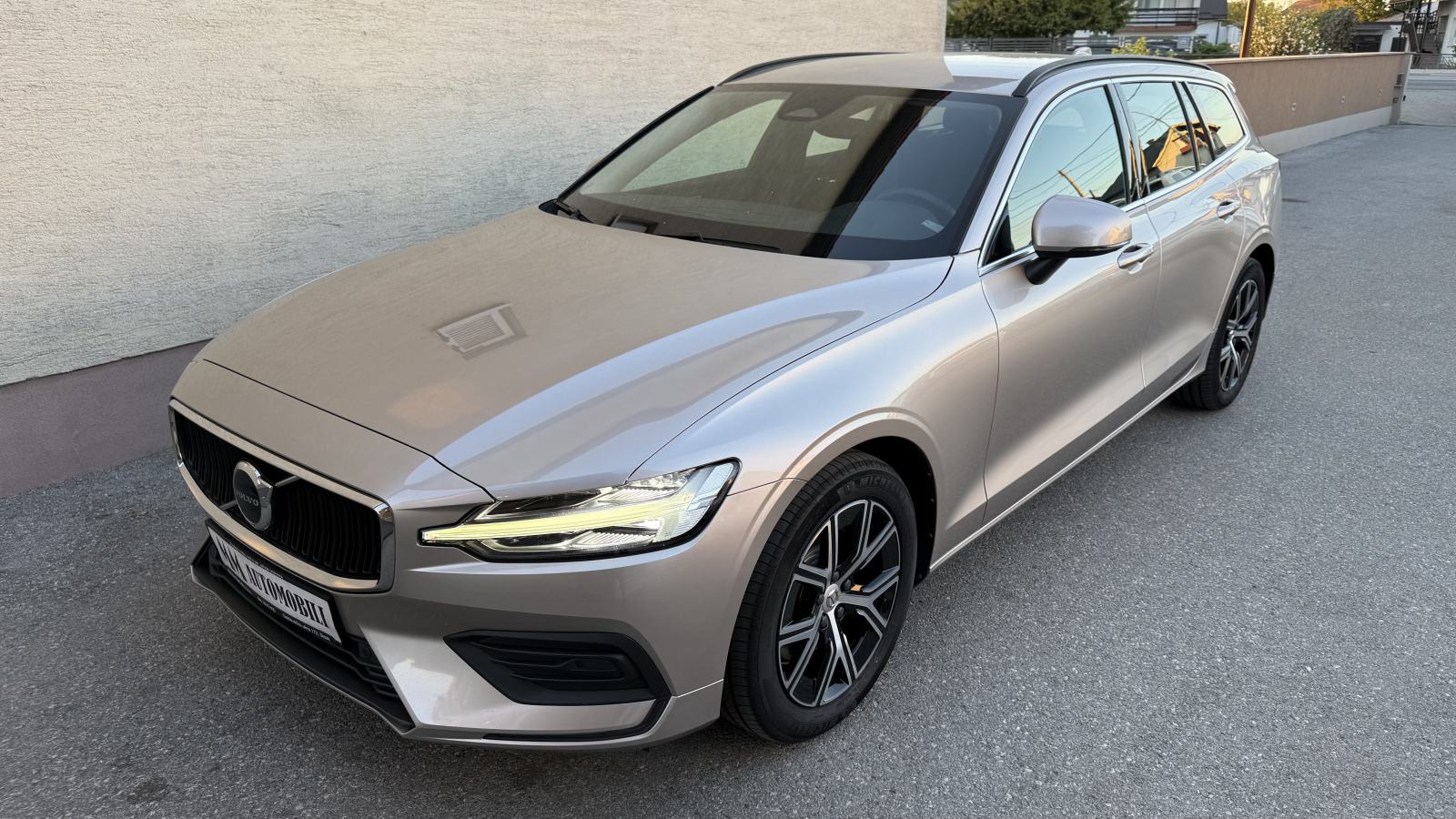 Volvo V60 2.0 D4,2023.god.NAVI,LED,VIRTUAL,,KAMERA,SERVISNA!!u PDV-u…, fotografija 2