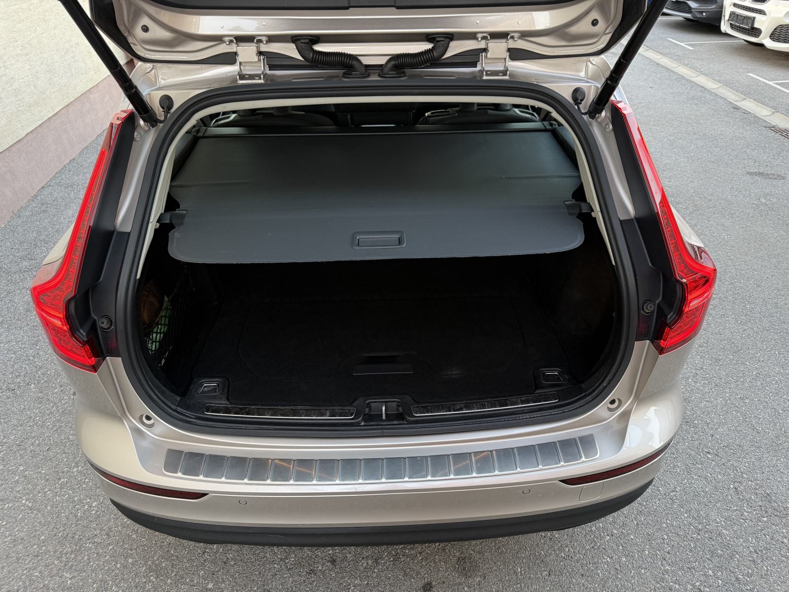 Volvo V60 2.0 D4,2023.god.NAVI,LED,VIRTUAL,,KAMERA,SERVISNA!!u PDV-u…, fotografija 15