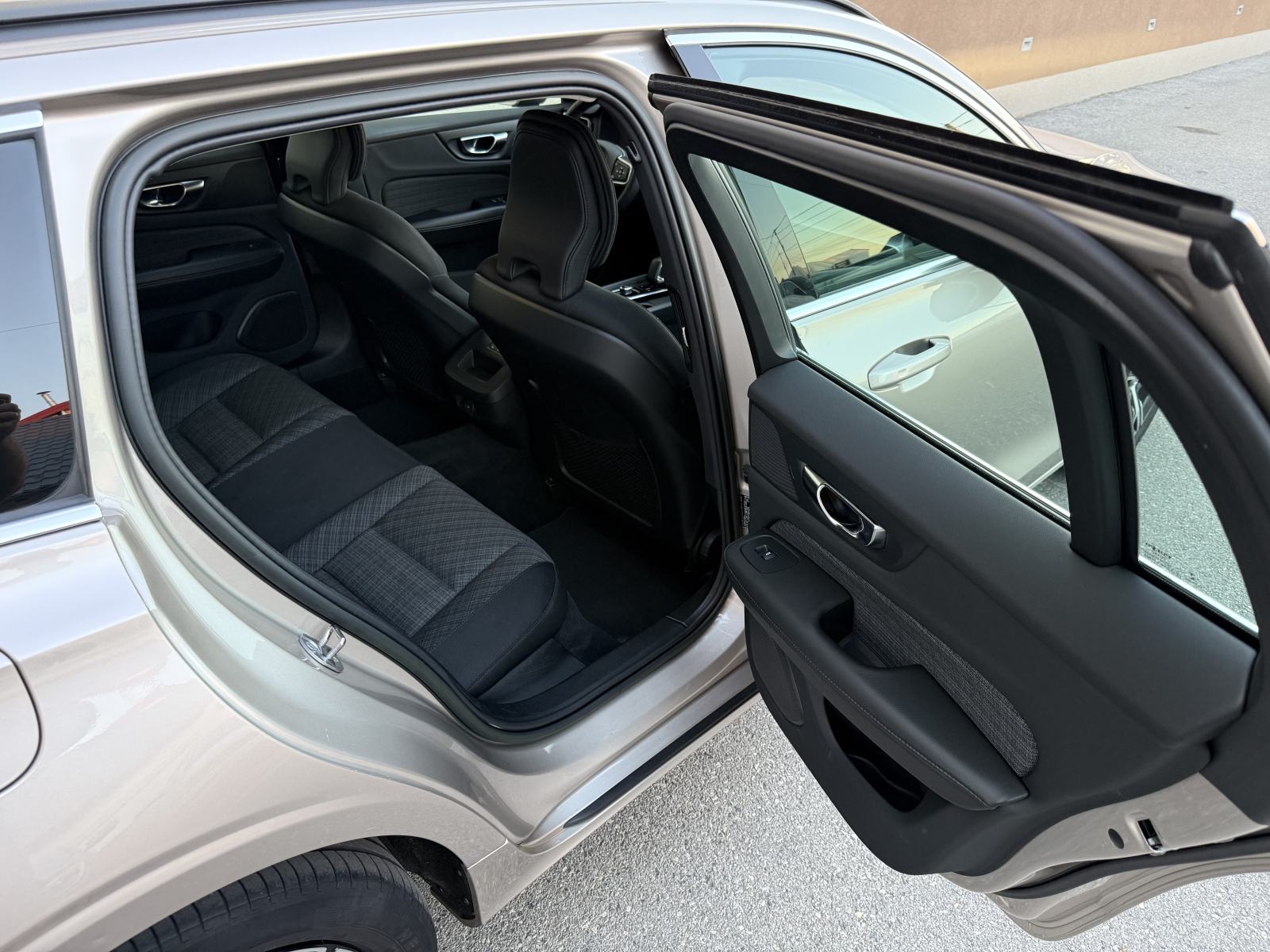 Volvo V60 2.0 D4,2023.god.NAVI,LED,VIRTUAL,,KAMERA,SERVISNA!!u PDV-u…, fotografija 12