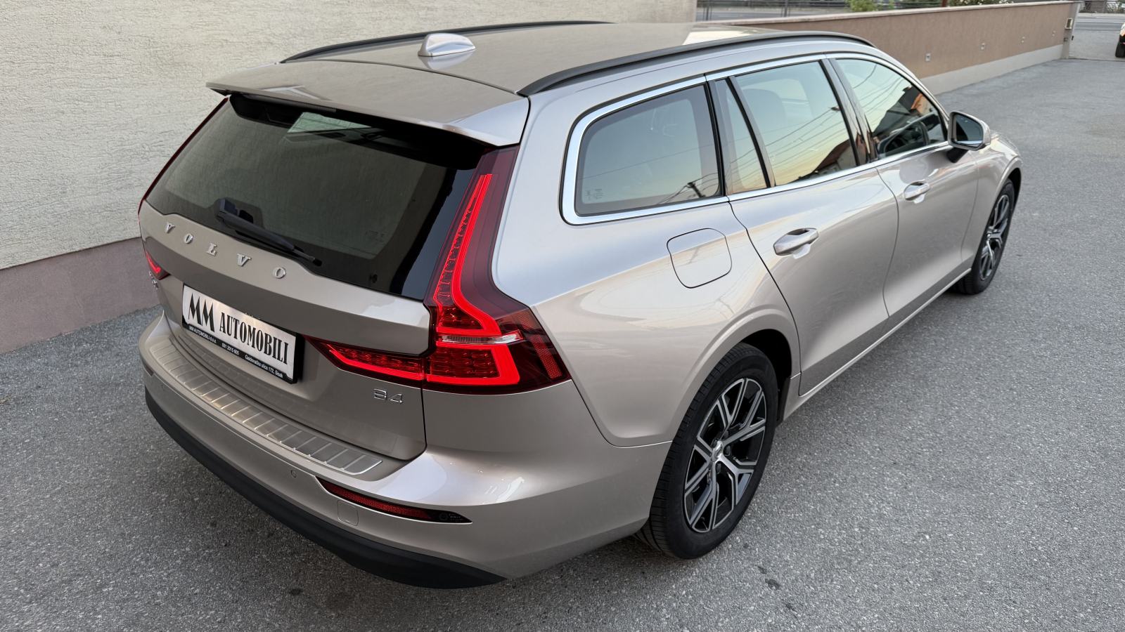 Volvo V60 2.0 D4,2023.god.NAVI,LED,VIRTUAL,,KAMERA,SERVISNA!!u PDV-u…, fotografija 18